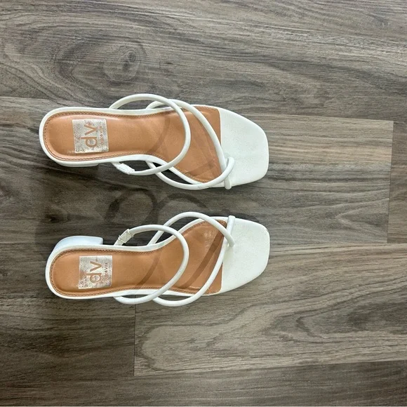 White Dolce Vita 2 inch block heels - Picture 6 of 6